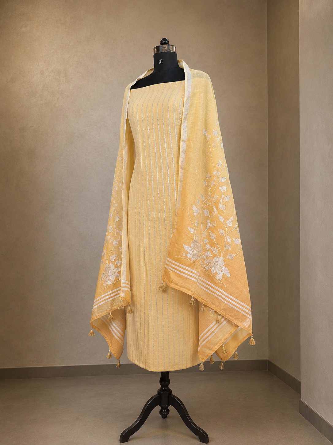 Linen Suit Set with Appliqué Work