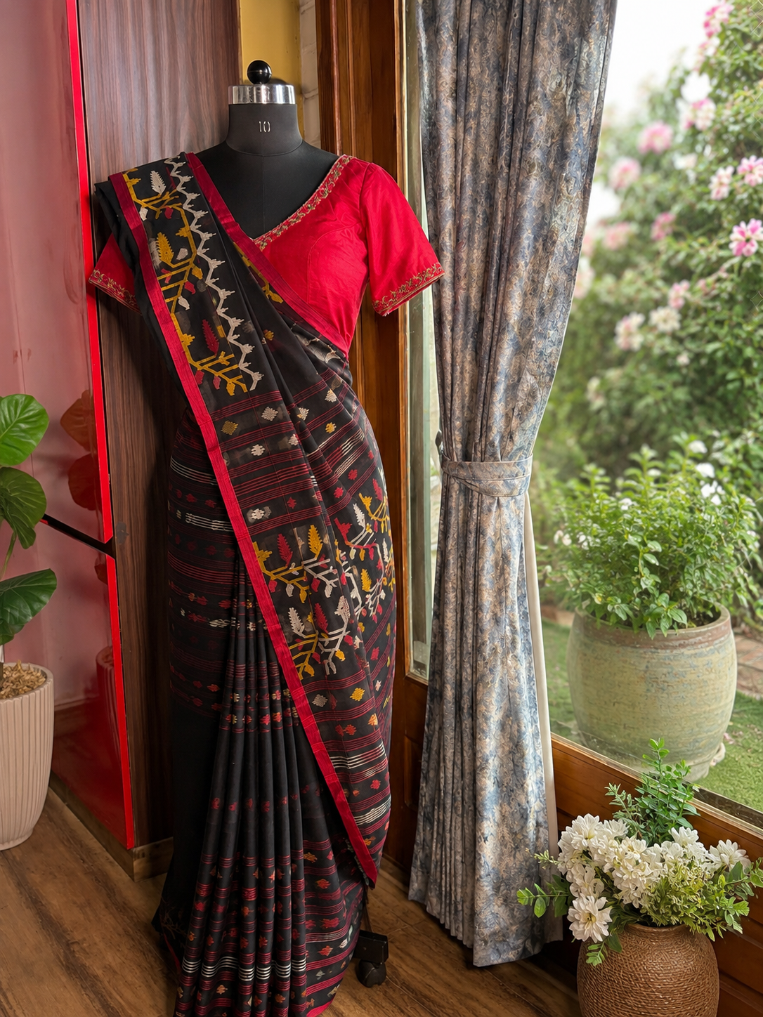 Black Bengal jamdani handloom saree with woven inlay border