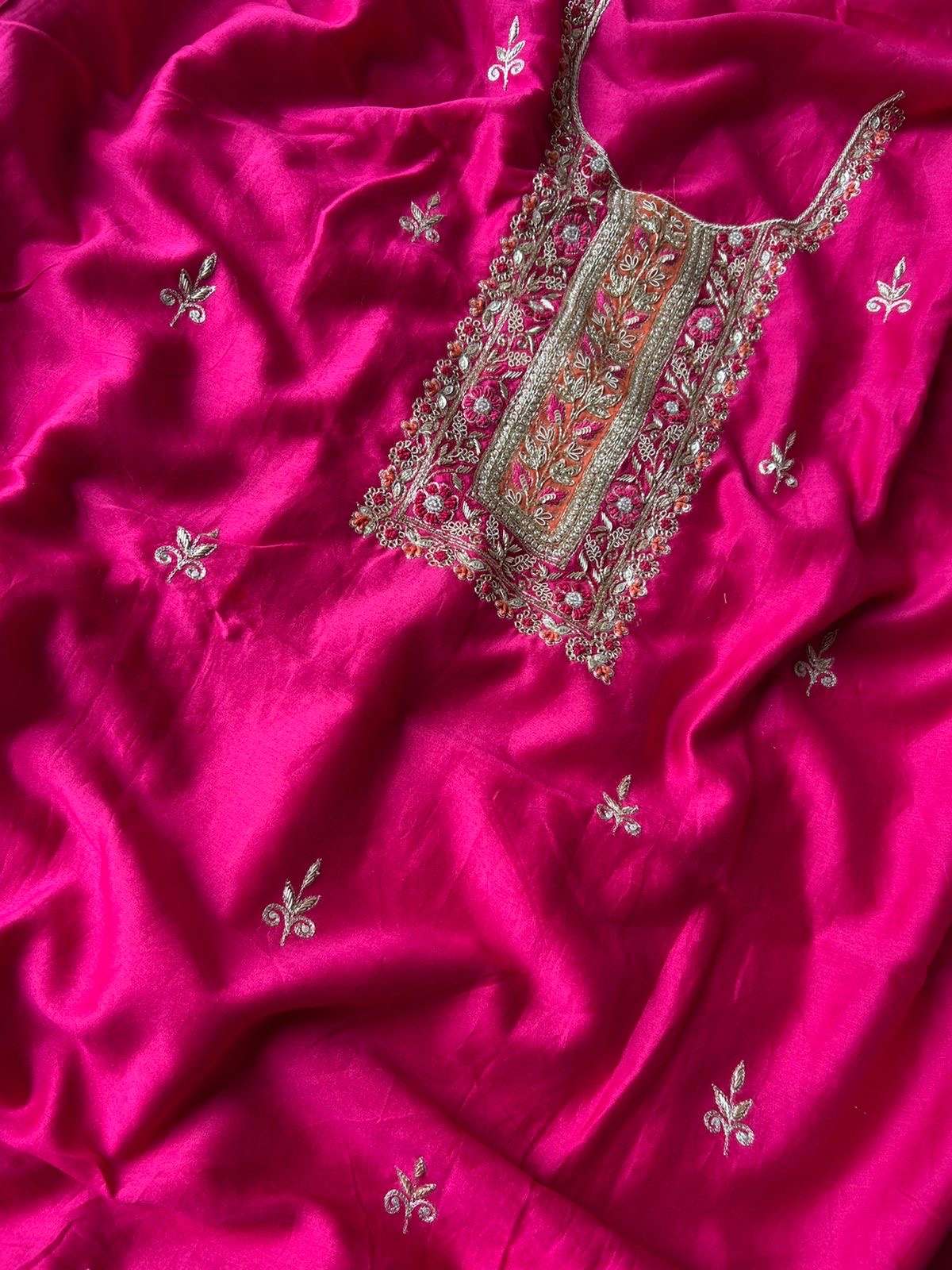 Fuchsia mul chanderi fabric with zari booti detail